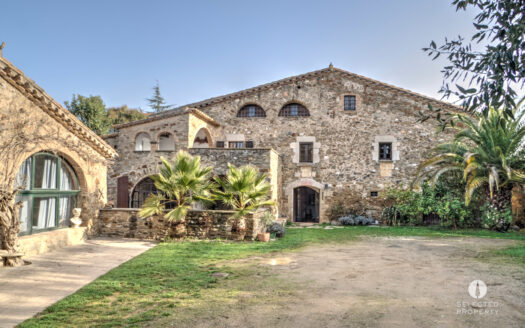 Country house Masia near Girona for sale