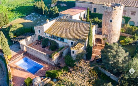 Exclusive Tower in L’Escala – A Unique Property in Les Corts