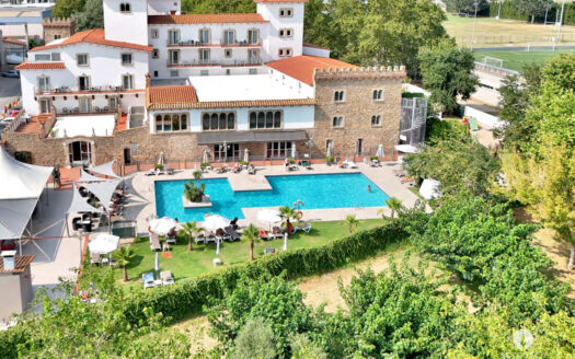 Hotel Castell Blanc – Historic charm and hotel potential in Empuriabrava