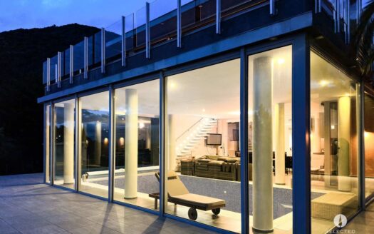 Exclusive property with stunning views of the countryside and sea