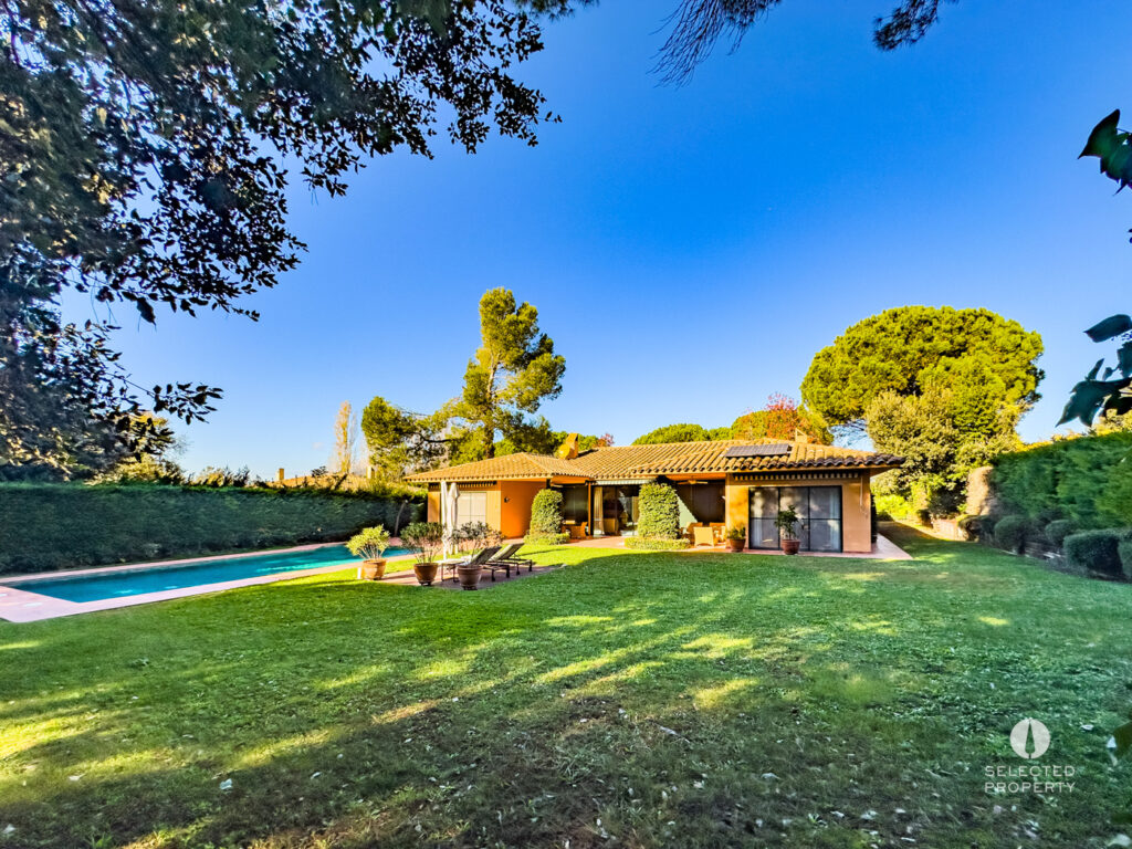 Villa de estilo bungalow en el campo de golf de TorreMirona, Costa Brava – Navata – villa – Foto 2