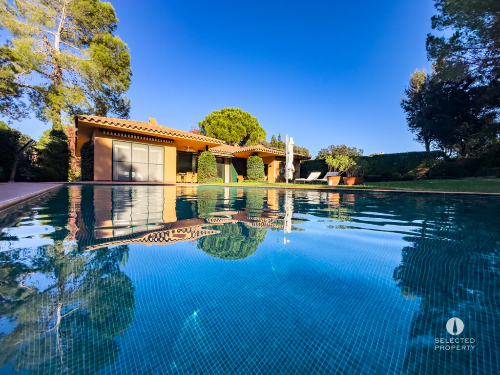 Villa de style bungalow sur le golf de TorreMirona, Costa Brava – Navata – villa – Foto 1
