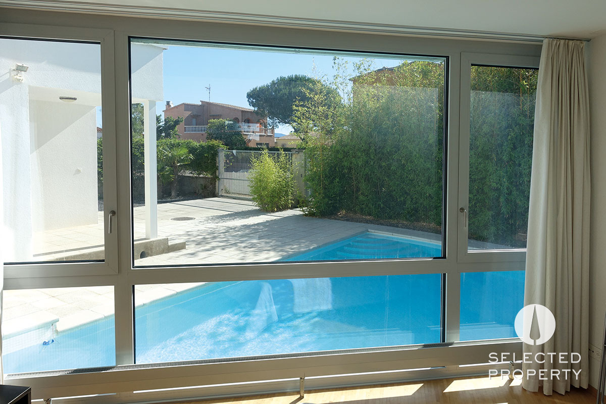 Costa Brava: villa de arquitecto blanca en la playa – Sant Pere Pescador – villa – Foto 6