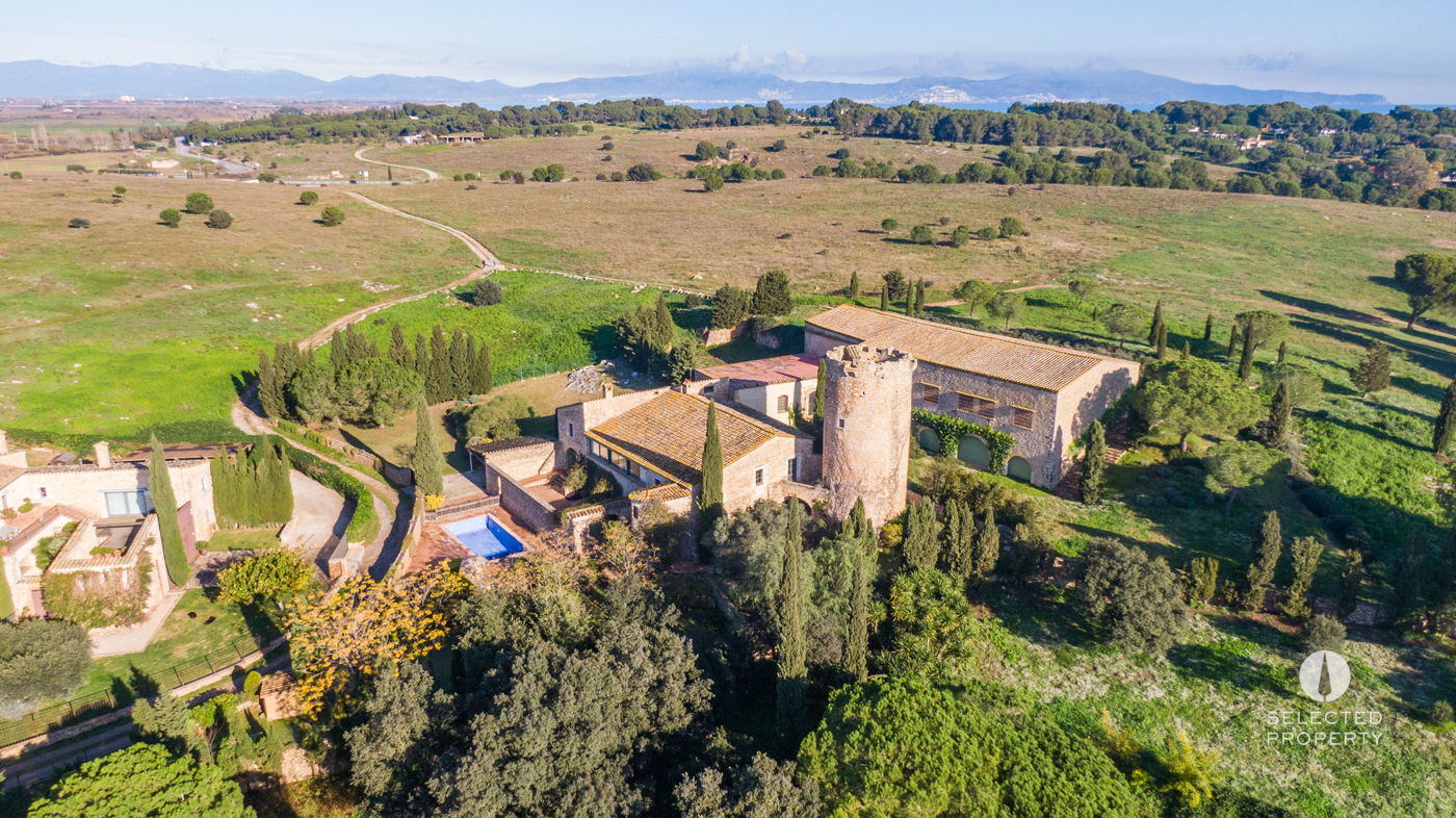 Exclusiva Torre en L’Escala – Una Propiedad Única en Les Corts – L'Escala – country – Foto 4