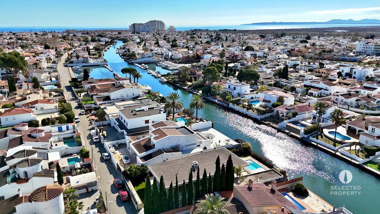Contemporary One-Level Villa on Grand Canal – Southwest Orientation – Empuriabrava – villa – Foto 10
