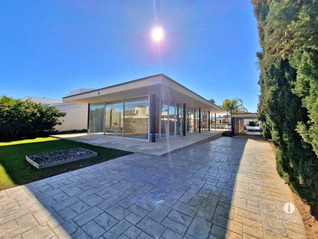 Contemporary One-Level Villa on Grand Canal – Southwest Orientation – Empuriabrava – villa – Foto 8