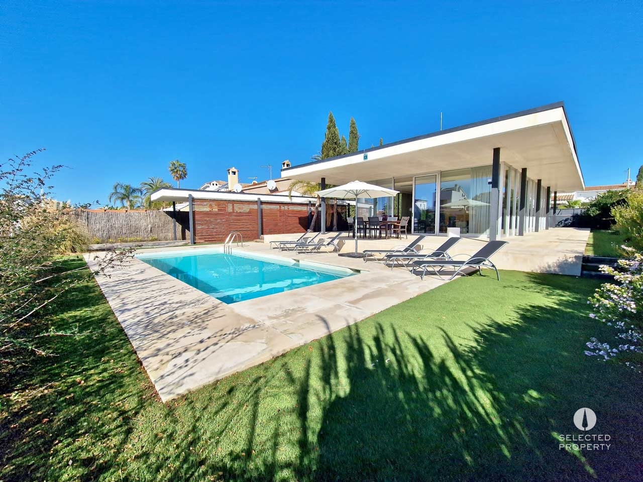 Contemporary One-Level Villa on Grand Canal – Southwest Orientation – Empuriabrava – villa – Foto 2