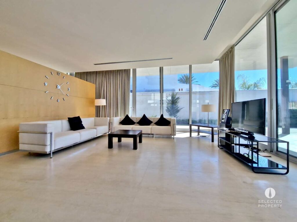 Villa Contemporánea de Una Sola Planta en Gran Canal – Orientación Suroeste – Empuriabrava – Foto 12