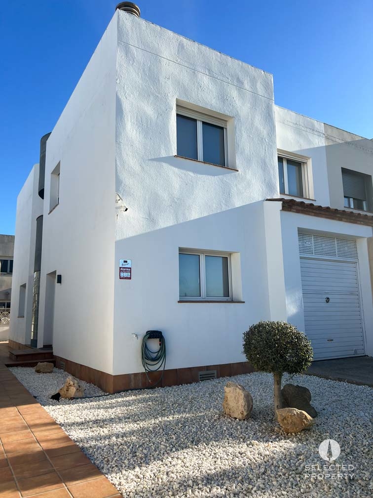 Charmante Maison Jumelée à Puigmal, Empuriabrava – Rénovée en 2021 – Empuriabrava – villa – Foto 1
