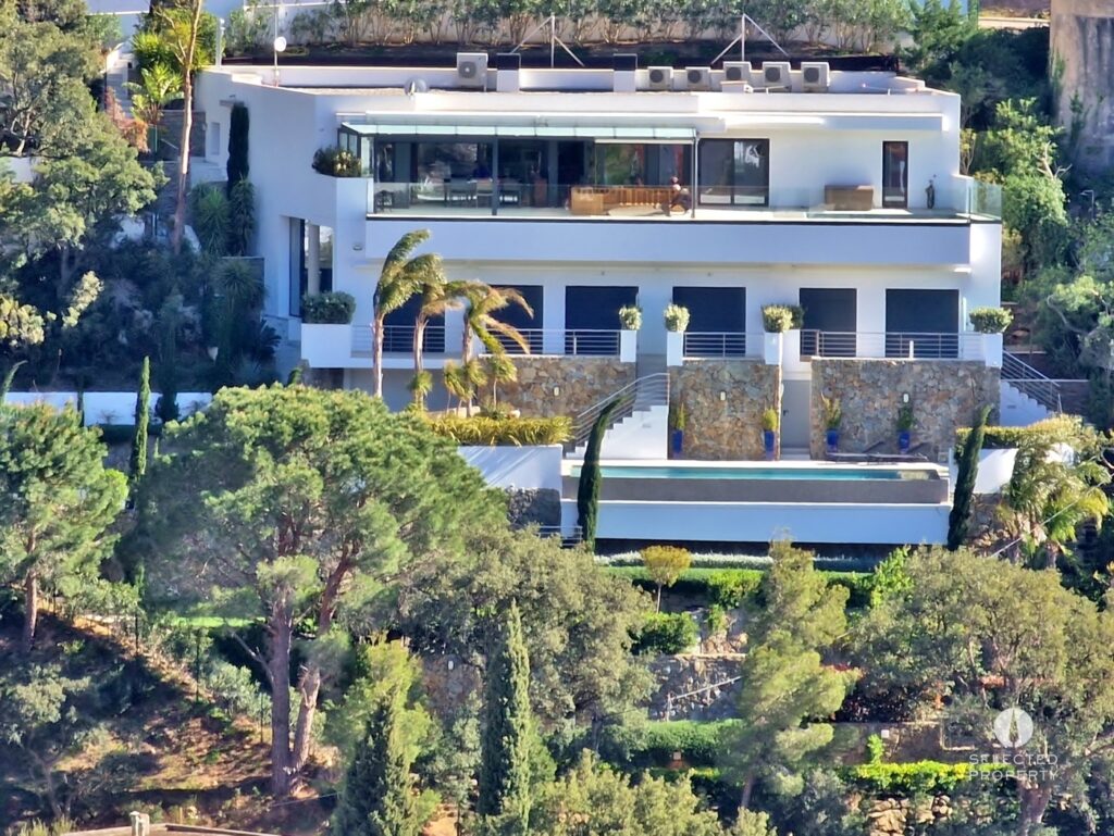 Außergewöhnliche Luxusvilla mit spektakulärem Meerblick, nur 200 Meter vom Strand entfernt – Roses – Foto 61