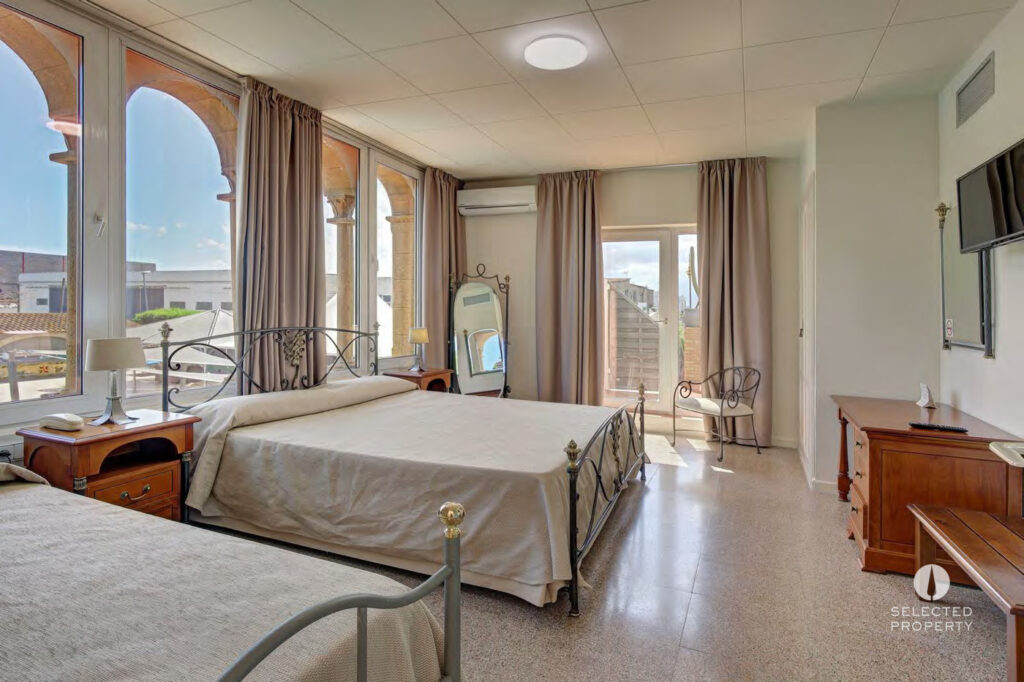 Hotel Castell Blanc – Historischer Charme und Hotelpotenzial in Empuriabrava – Empuriabrava – Foto 12