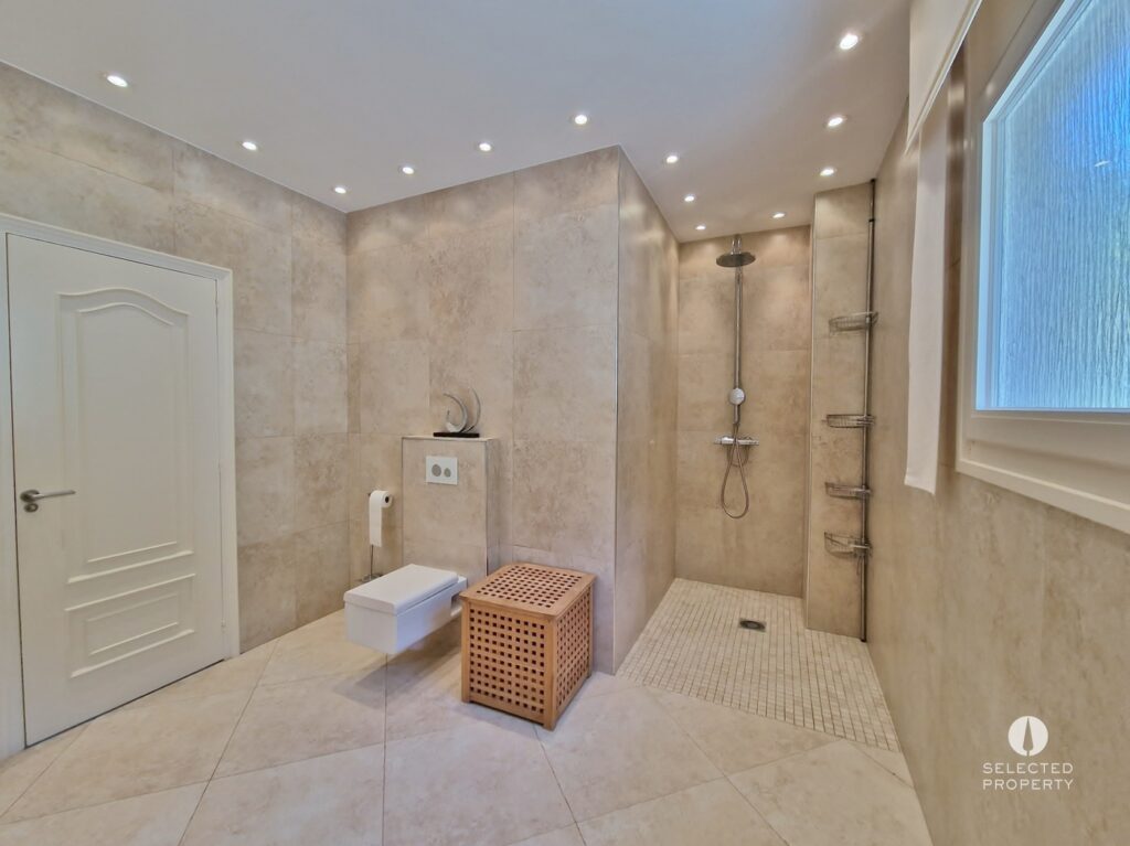 Exclusiva Villa de Lujo con Vistas al Mar, Apartamento de Invitados, Piscina y Zona Wellness — Ubicación Privilegiada en la Costa Brava – Roses – villa – Foto 27