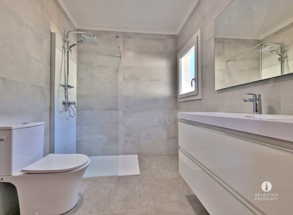 Villa exceptionnelle avec vue mer, piscine à débordement et oliveraie — entièrement rénovée, à 5 minutes des plages – Pau – villa – Foto 30
