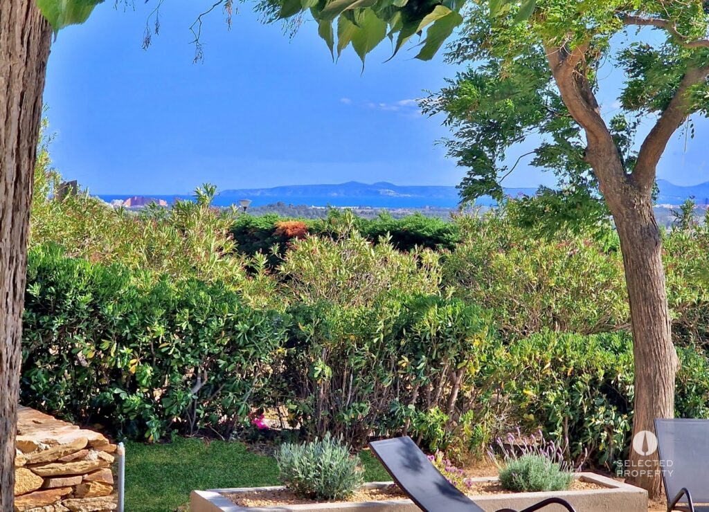 Villa exceptionnelle avec vue mer, piscine à débordement et oliveraie — entièrement rénovée, à 5 minutes des plages – Pau – villa – Foto 9