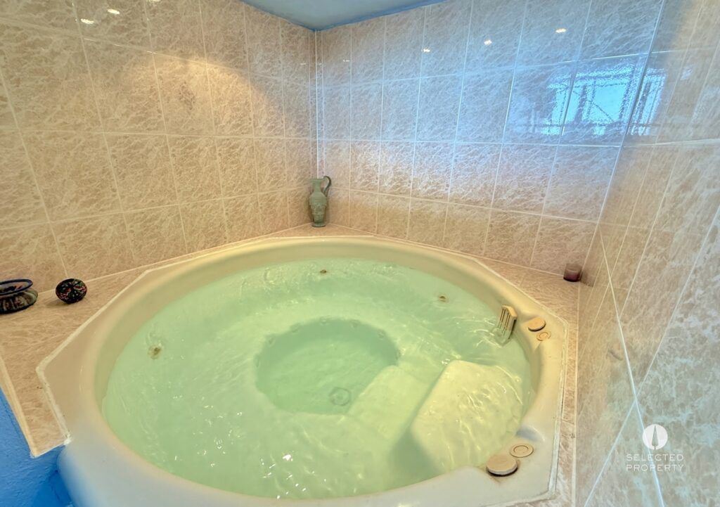 Luxury Sea View Villa Overlooking the Bay of Roses – Indoor Pool, Independent Apartment, South Facing – Roses – Photo 11