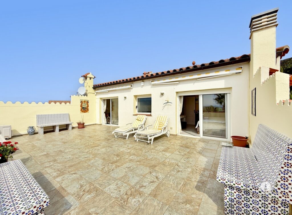 Villa de luxe avec vue sur la baie de Roses – Piscine intérieure, appartement indépendant, exposition plein Sud – Roses – Photo 8