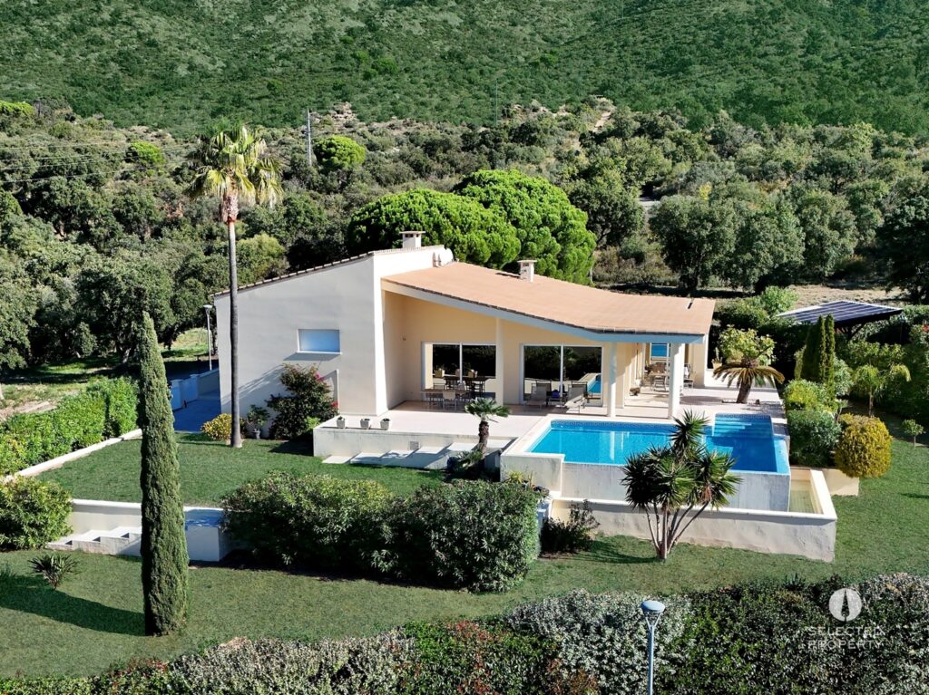 Villa de lujo cerca de la playa – Gran parcela, piscina climatizada y orientación Suroeste – Palau-saverdera – Foto 3