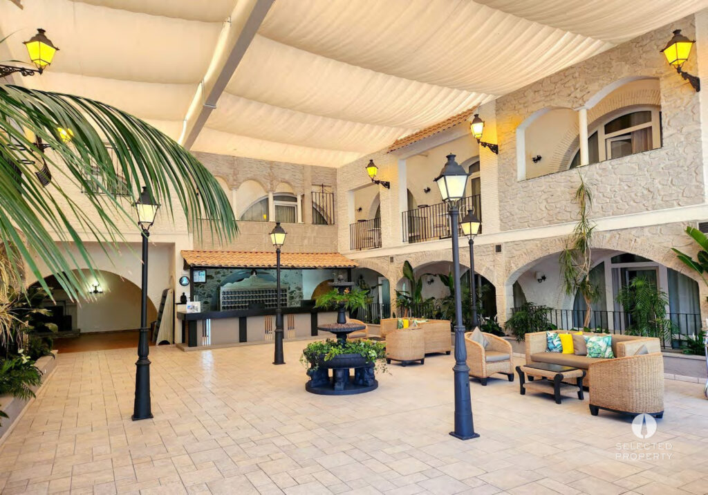 Hotel Castell Blanc – Historic charm and hotel potential in Empuriabrava – Empuriabrava – hotel – Foto 8