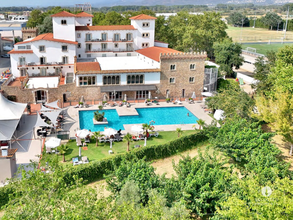 Hotel Castell Blanc – Historic charm and hotel potential in Empuriabrava – Empuriabrava – hotel – Foto 1