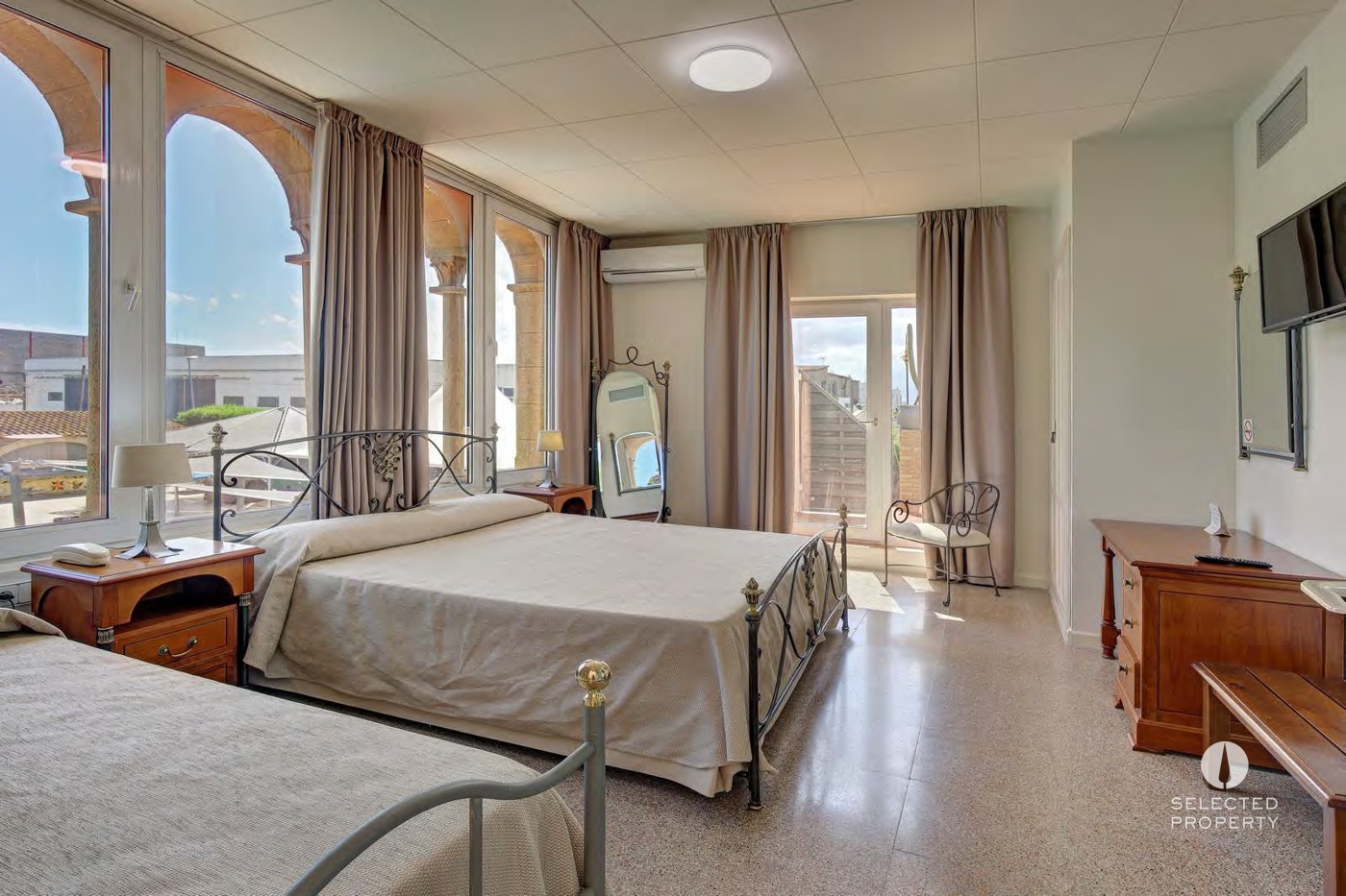 Hotel Castell Blanc – Historic charm and hotel potential in Empuriabrava – Empuriabrava – hotel – Foto 12