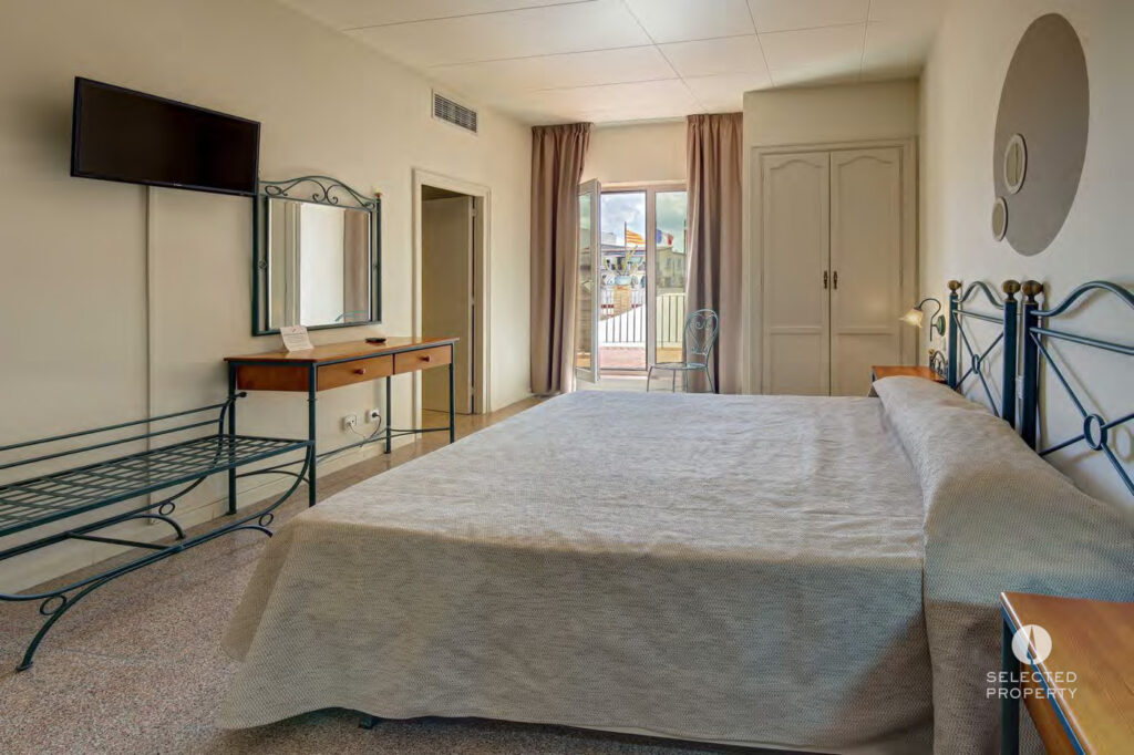 Hotel Castell Blanc – Historic charm and hotel potential in Empuriabrava – Empuriabrava – hotel – Foto 14