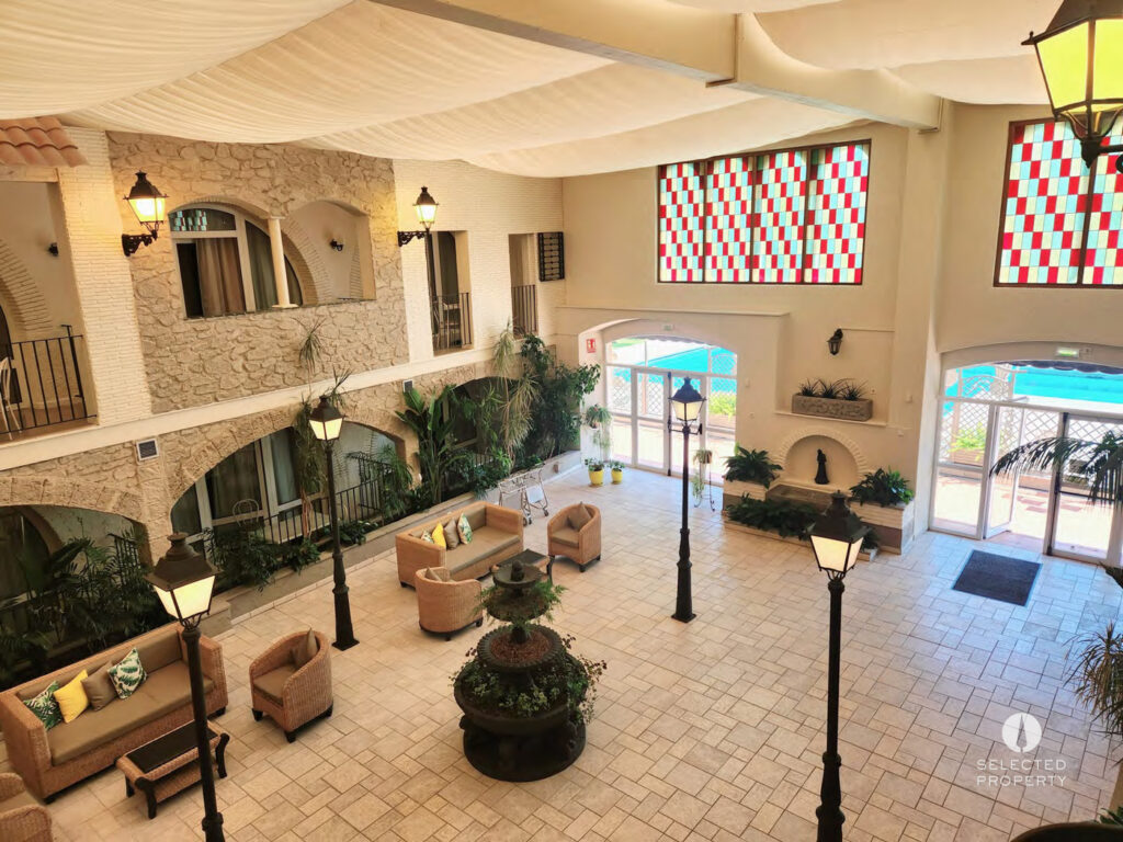 Hotel Castell Blanc – Encanto histórico y potencial hotelero en Empuriabrava – Empuriabrava – hotel – Foto 7