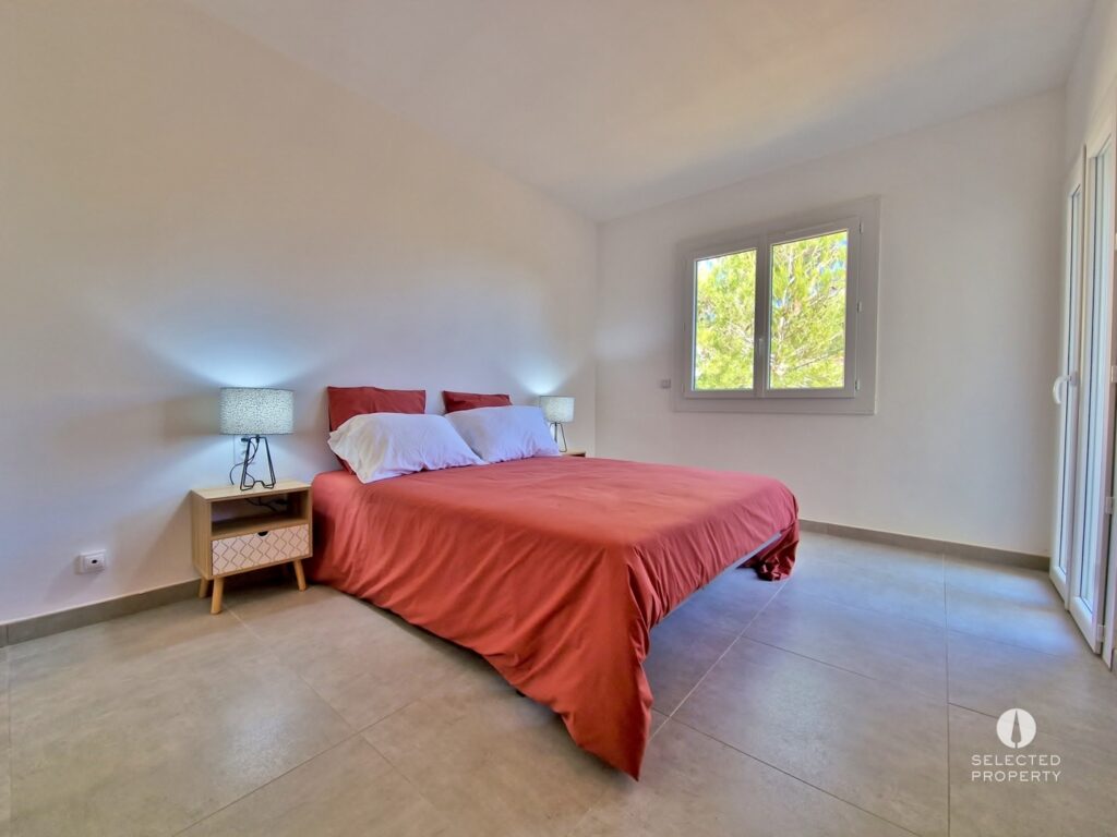 Vil·la renovada amb vistes al mar, piscina desbordant i oliveres, a 5 minuts de la platja – Pau – Vil·la – Foto 28