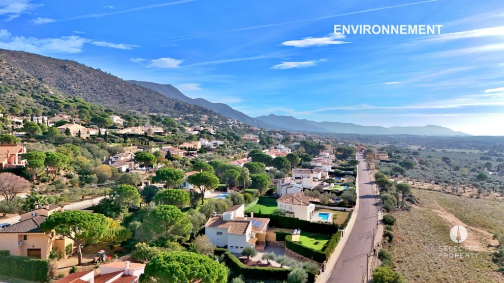 Vil·la renovada amb vistes al mar, piscina desbordant i oliveres, a 5 minuts de la platja – Pau – Vil·la – Foto 3